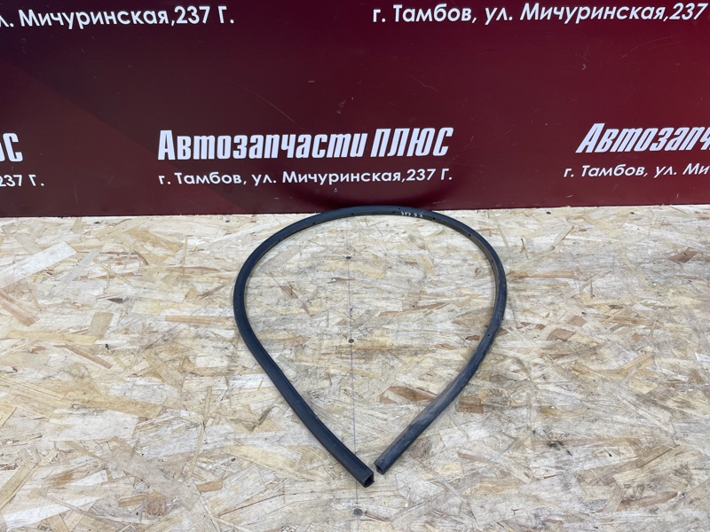 Уплотнительная резинка боковой двери