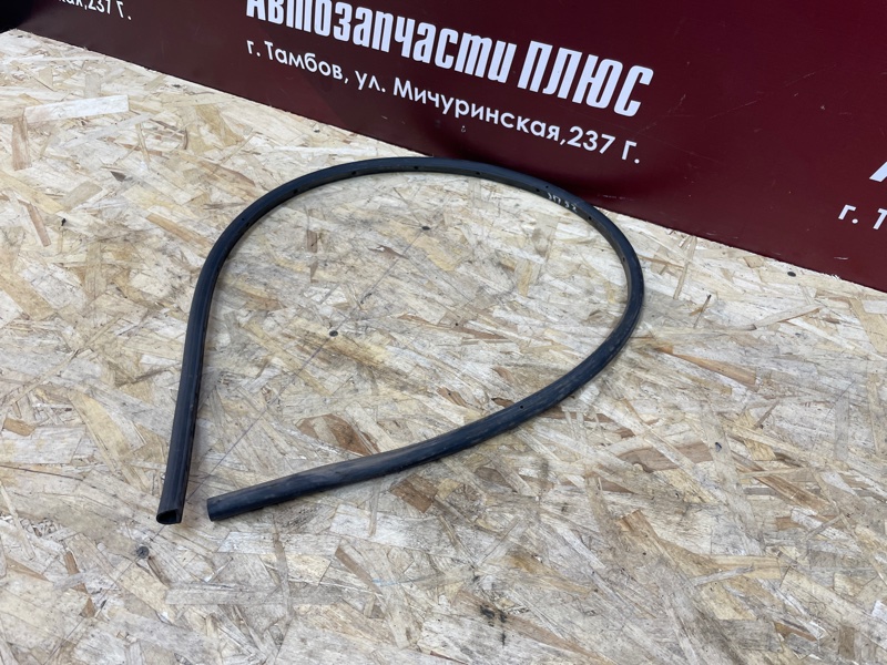 Уплотнительная резинка боковой двери