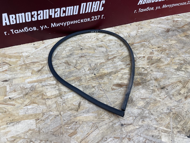 Уплотнительная резинка боковой двери