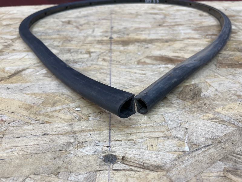 Уплотнительная резинка боковой двери