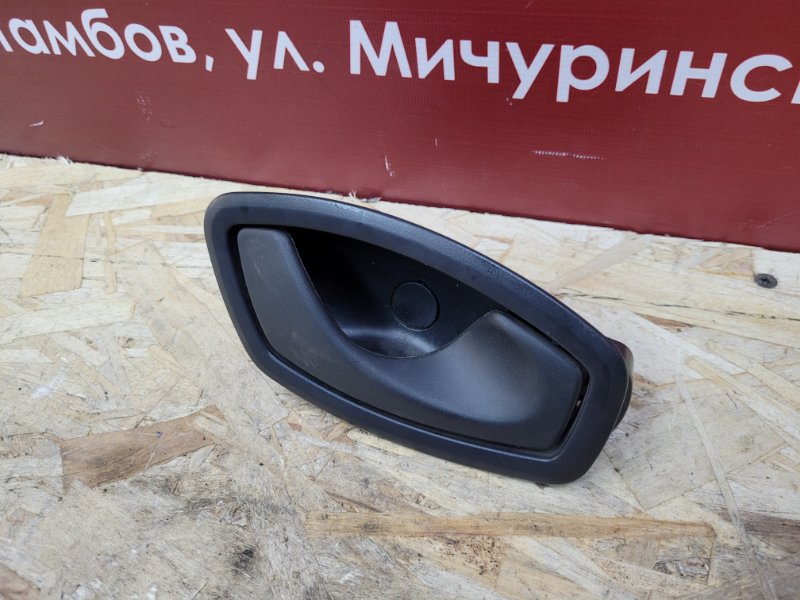 Внутренняя  ручка двери