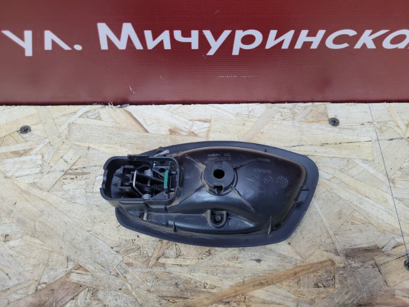 Внутренняя  ручка двери