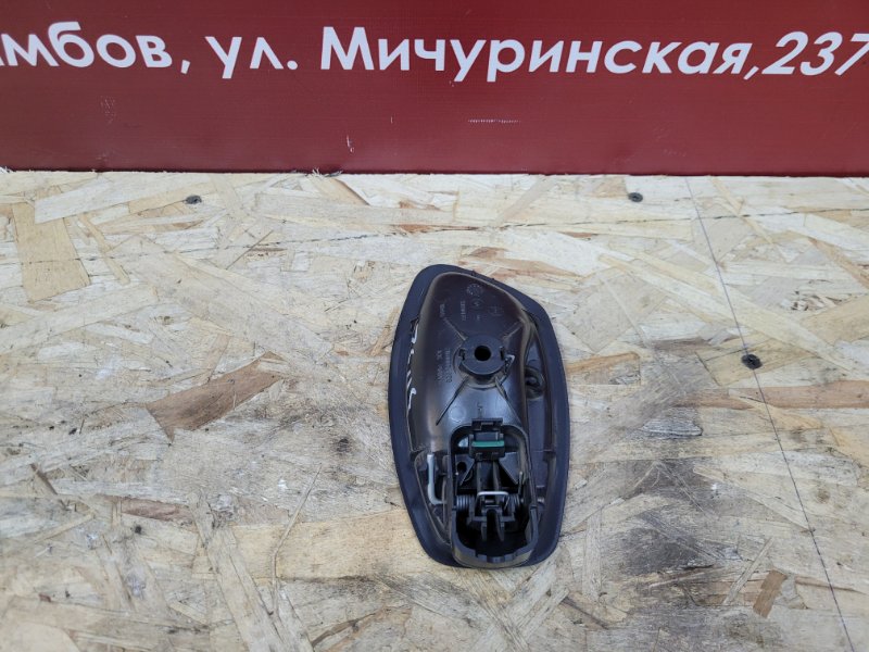 Внутренняя  ручка двери