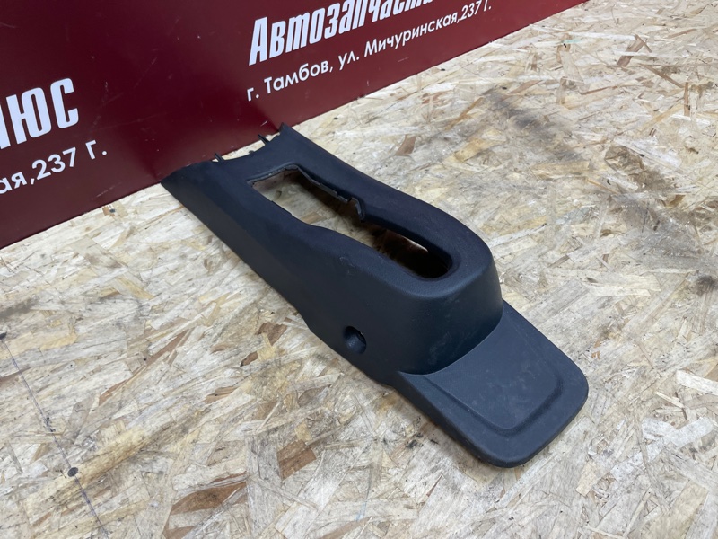 Консоль между сидений