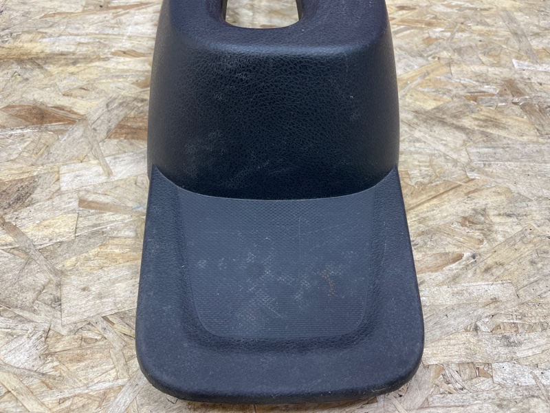 Консоль между сидений