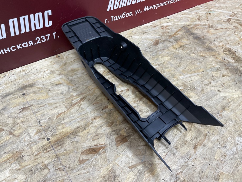 Консоль между сидений