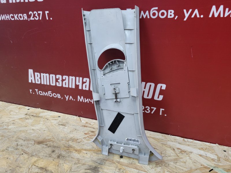 Обшивка средней стойки