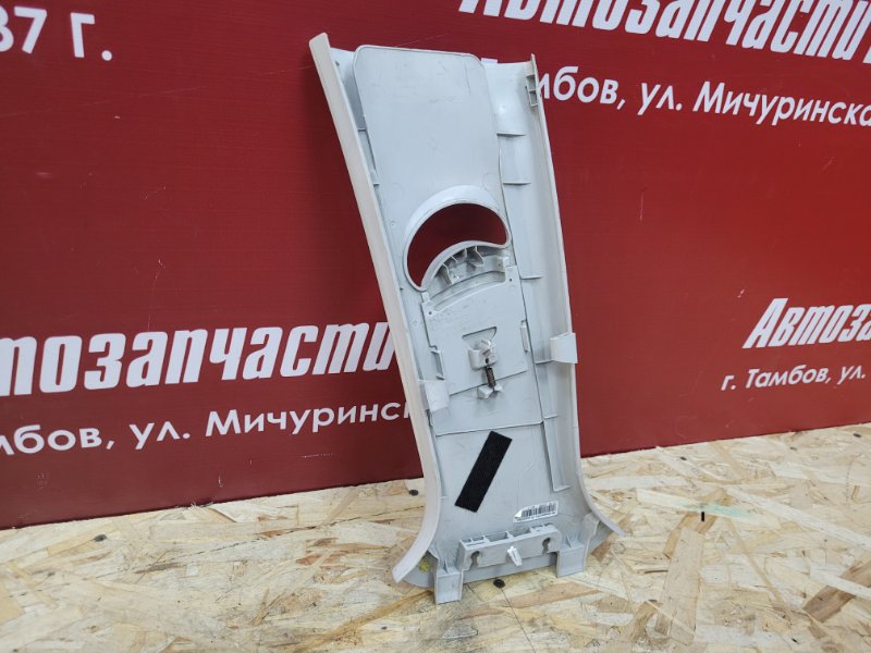 Обшивка средней стойки