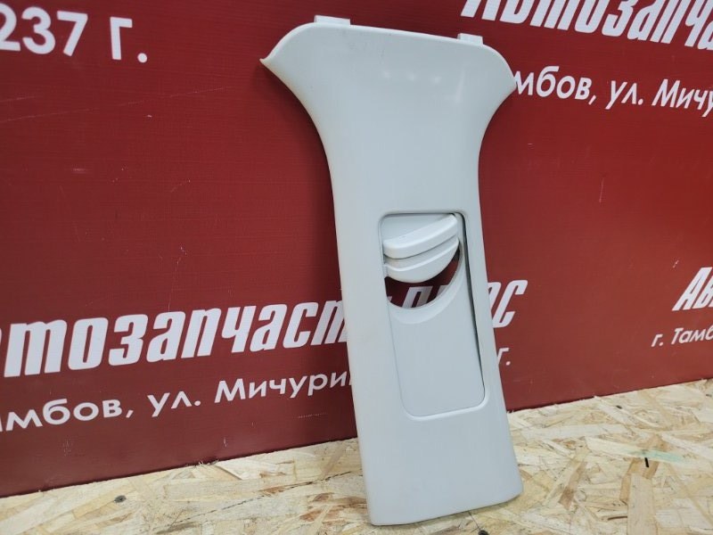 Обшивка средней стойки