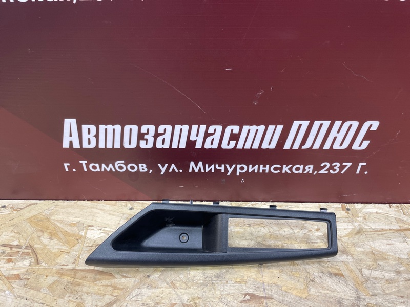 Внутренняя ручка     двери