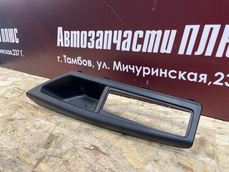 Внутренняя ручка     двери