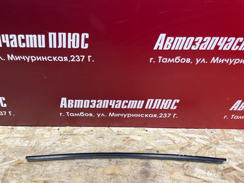 Уплотнитель стекла      двери