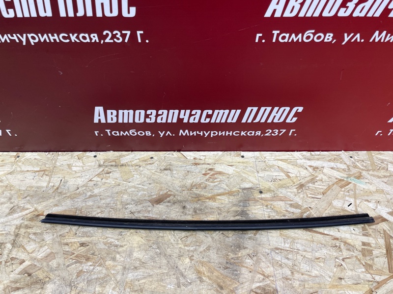 Уплотнитель стекла      двери