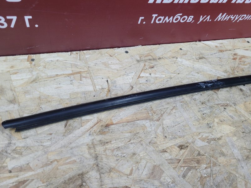 Уплотнитель стекла      двери