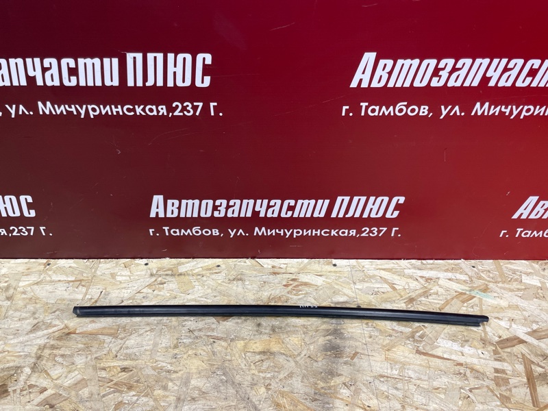 Уплотнитель стекла      двери