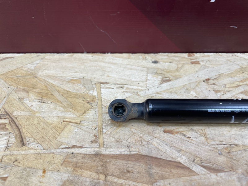 Амортизатор багажника