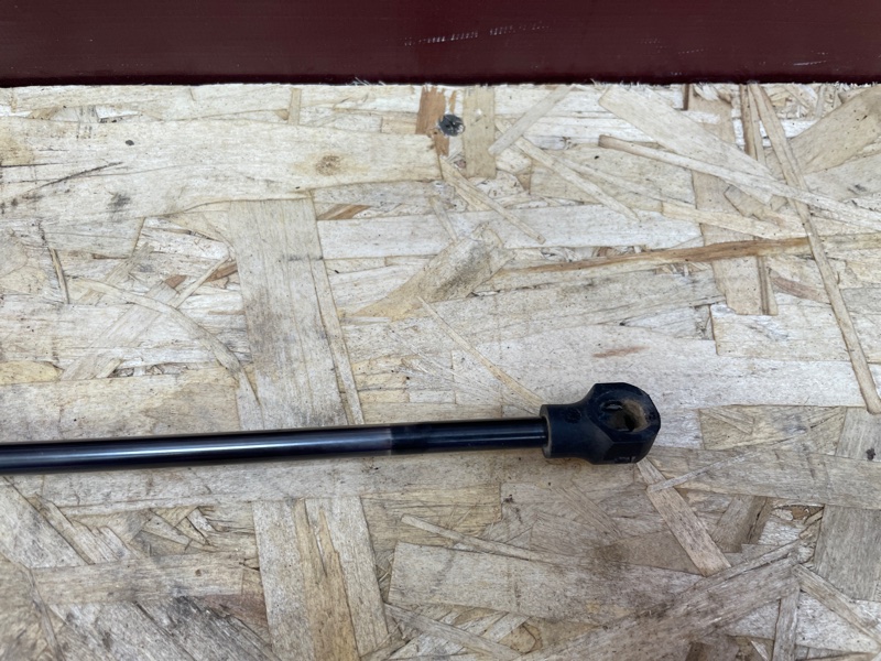 Амортизатор багажника