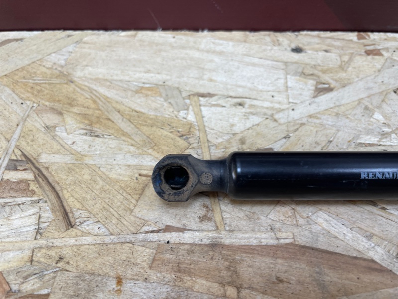 Амортизатор багажника