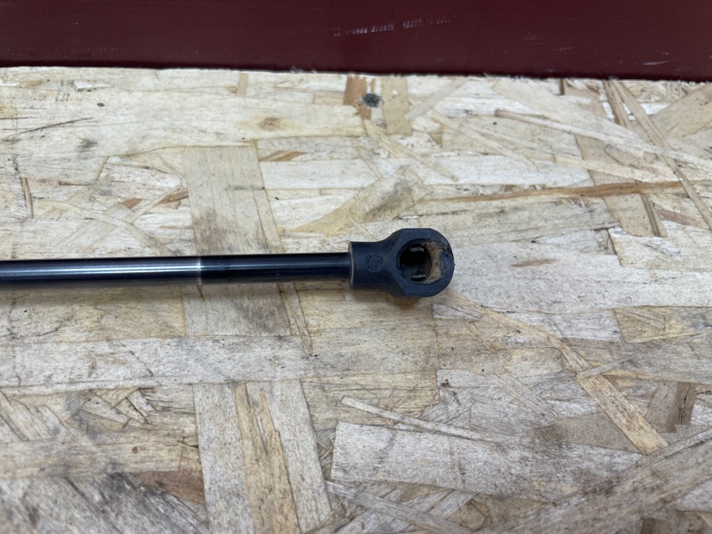 Амортизатор багажника