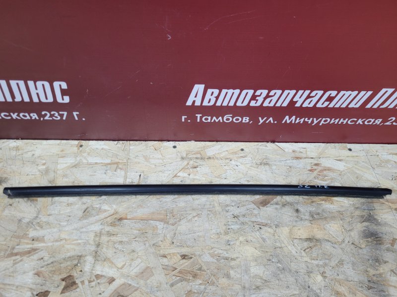 Уплотнитель стекла      двери