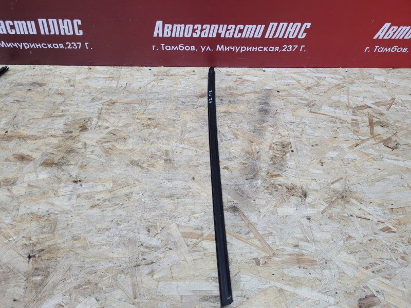 Уплотнитель стекла      двери