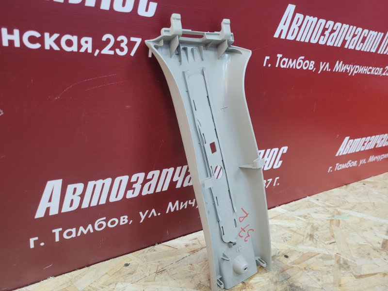 Обшивка средней стойки