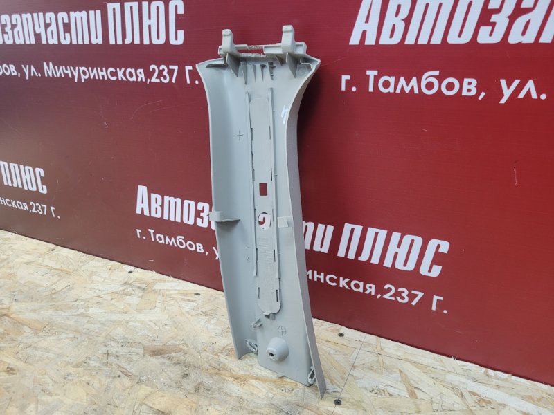 Обшивка средней стойки