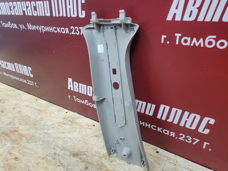 Обшивка средней стойки