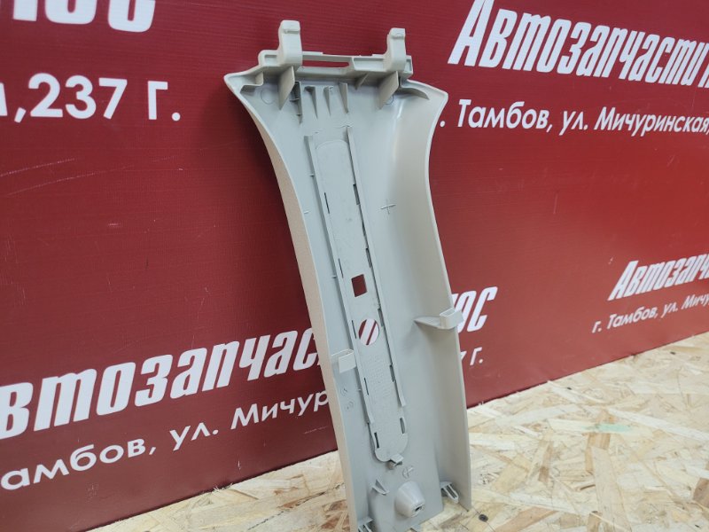 Обшивка средней стойки