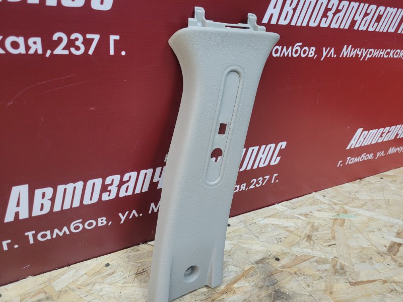 Обшивка средней стойки