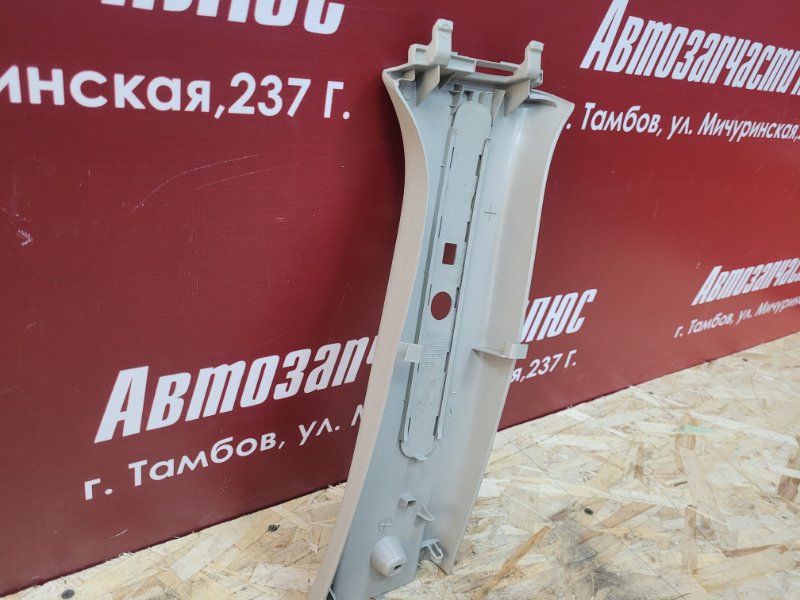 Обшивка средней стойки