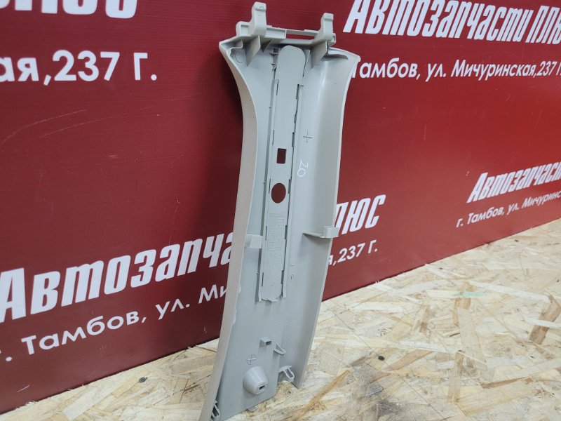 Обшивка средней стойки