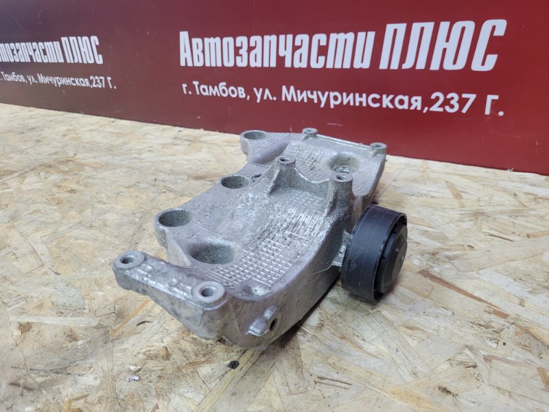 Кронштейн генератора