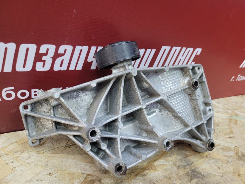 Кронштейн генератора