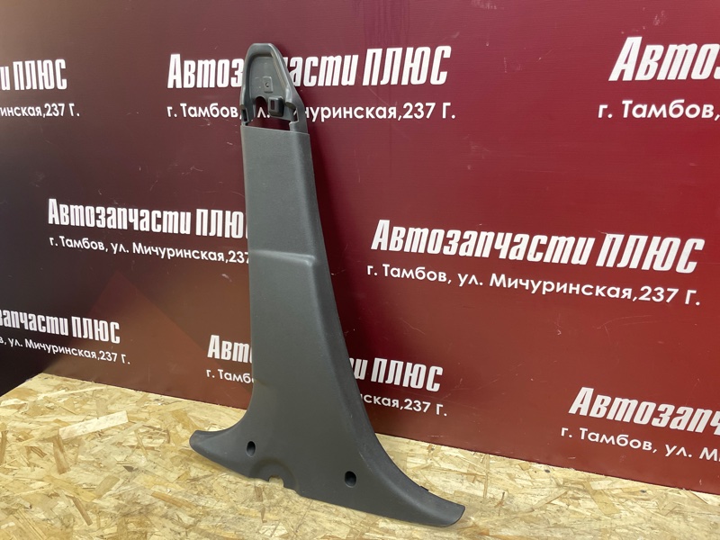 Обшивка средней стойки