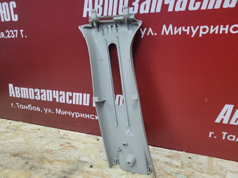 Обшивка средней стойки