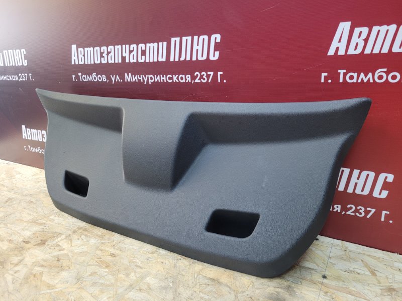 Обшивка двери багажника