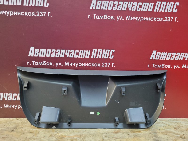 Обшивка двери багажника