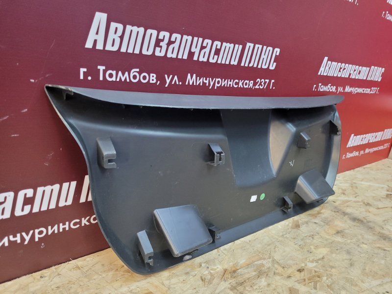 Обшивка двери багажника