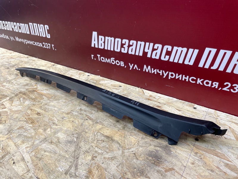 Молдинг лобового стекла