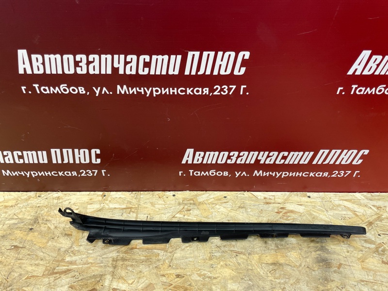 Молдинг лобового стекла