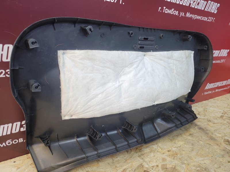 Обшивка двери багажника