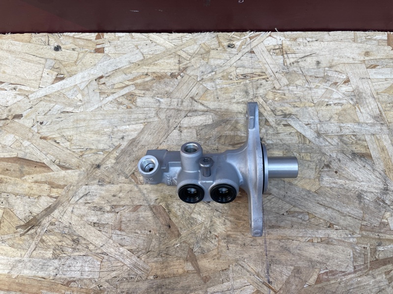 Главный тормозной цилиндр