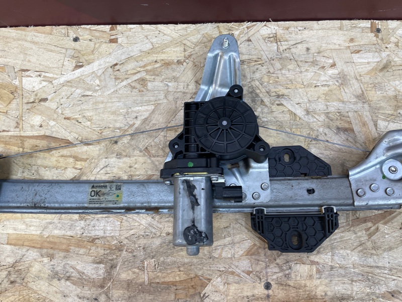 Стеклоподъемник    двери