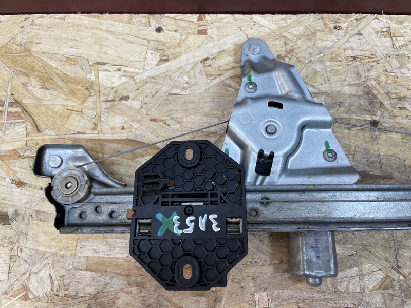 Стеклоподъемник    двери