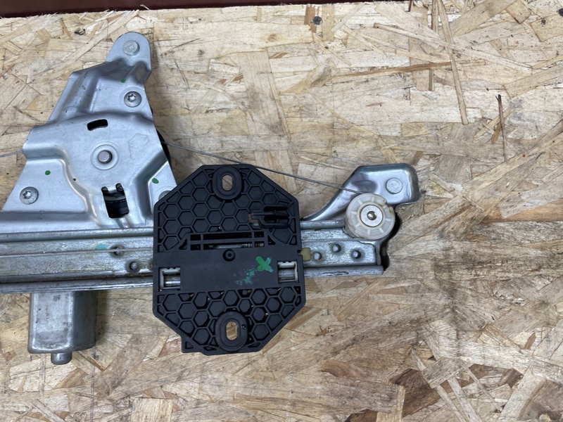 Стеклоподъемник    двери