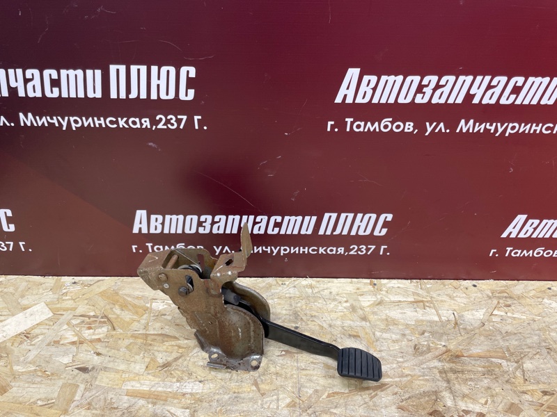 Педаль тормоза