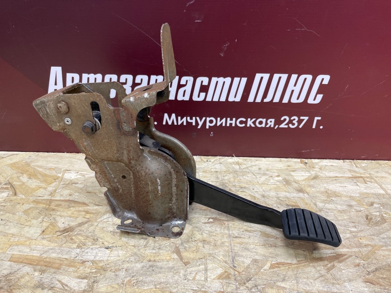 Педаль тормоза