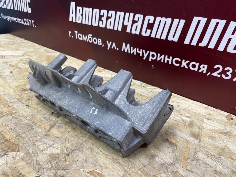 Кронштейн впускного коллектора