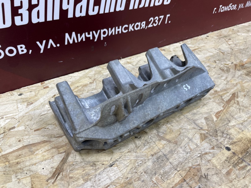 Кронштейн впускного коллектора